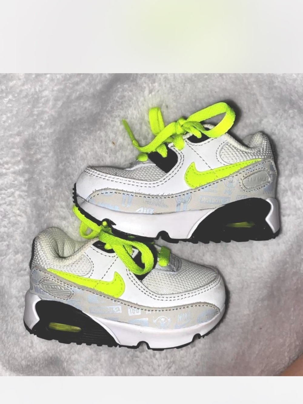 Nike Kids White & Neon Green Low-Top Air-Inspired Sneakers
